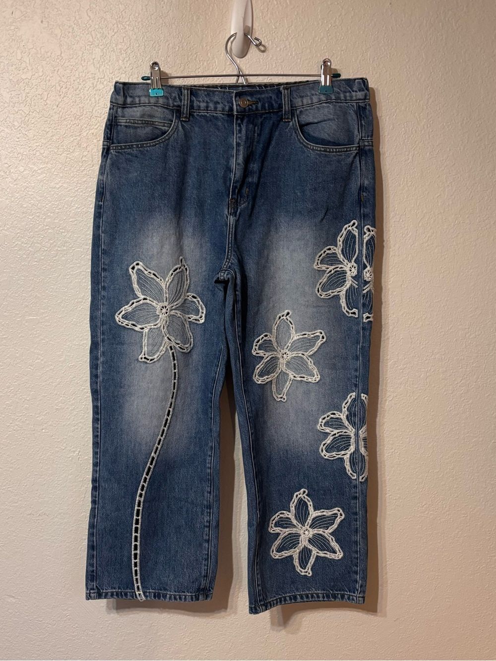 Freckled Poppy Lily Bloom Floral Embroidered Straight Leg Jeans Large NWT